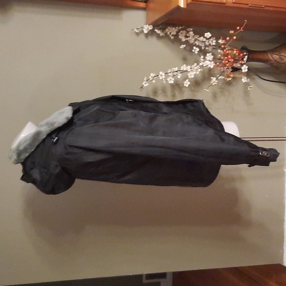 Burton Duchess snowboard jacket - Picture 8 of 16